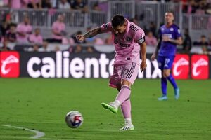 Messi marca el gol del triunfo en su estreno con el Inter Miami - Fútbol Internacional - ABC Color