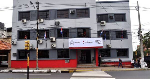 La Nación / Suspenden contratación de seguro médico