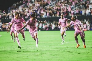 Versus / "Sabía que tenía que marcar", dice Messi tras dar el triunfo a Miami en su debut