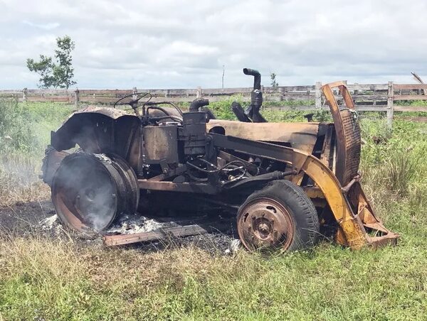 Denuncian la quema de un tractor en una estancia de Paso Barreto - Policiales - ABC Color