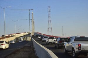 Con Mario Abdo a la cabeza, una comitiva cruza por primera vez el Puente Héroes del Chaco - Nacionales - ABC Color