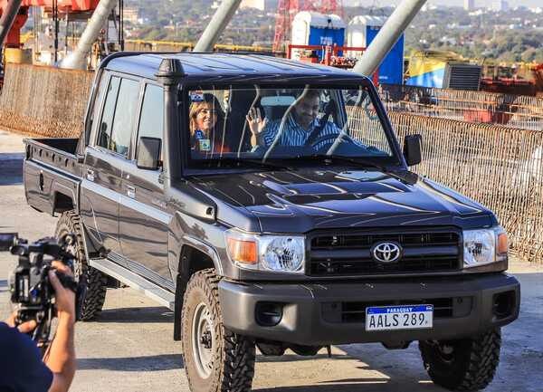 Presidente realizó primer paso vehicular sobre el nuevo puente Héroes del Chaco - .::Agencia IP::.
