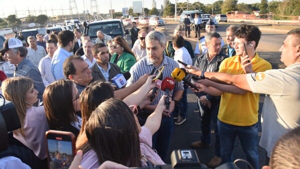 Gobierno inaugura simbólicamente puente de Chaco’i, con obras pendientes