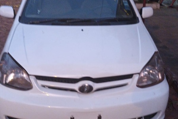 Diario HOY | Auto robado en Asunción fue abandonado en Ñemby