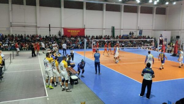 Colón iguala la serie final por el título de voley ante Luqueño