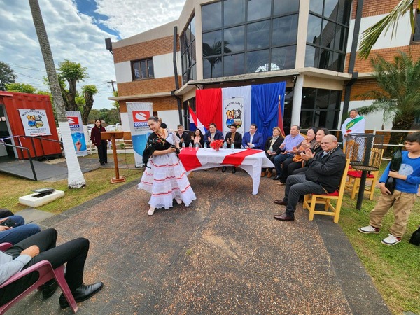 Inauguraron un telecentro en Mauricio J. Troche.