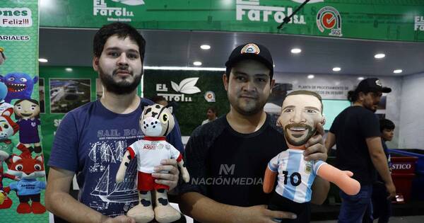 La Nación / De peluches de Tiríka y Messi a muebles y miel chaqueña ofrece el Pabellón Industrial