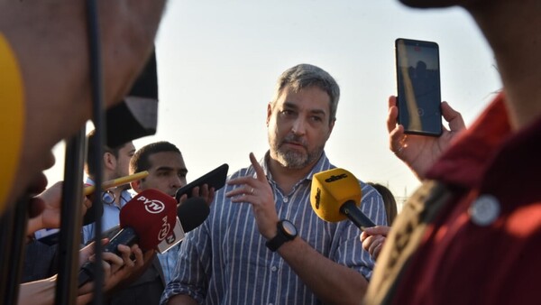 Abdo Benítez dice que Castiglioni usó "metáfora" al plantear construir un muro con Argentina
