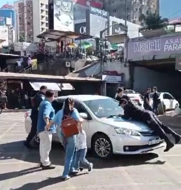 Video: detienen a conductor por atropellar con su vehículo a agente de PMT - ABC en el Este - ABC Color