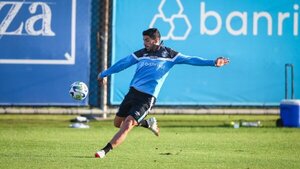 Luis Suárez se trata la rodilla en medio de las dudas sobre su continuidad