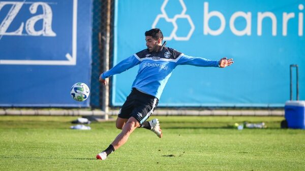 Luis Suárez se trata la rodilla en medio de las dudas sobre su continuidad