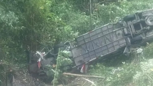 Diario HOY | Nueve personas mueren en accidente de autobús en Colombia