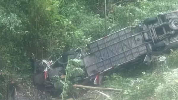 Diario HOY | Nueve personas mueren en accidente de autobús en Colombia
