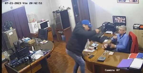 Video: en violento asalto a transportadora se llevan dinero y cajas de celulares - ABC en el Este - ABC Color