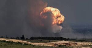 La Nación / Bombardean depósito de municiones rusa en Crimea