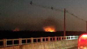 Bomberos lucharon por horas para aplacar fuego en ruta Luque-Samber - Policiales - ABC Color