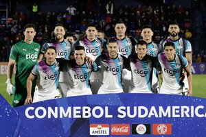 Versus / Dos jugadores de Libertad en el once ideal de la semana en la Sudamericana