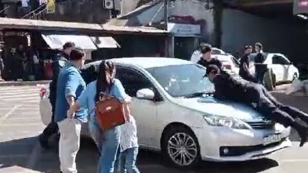 Conductor lleva por delante a un agente de tránsito en CDE