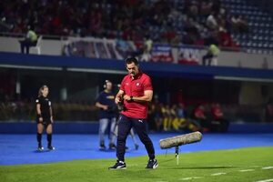 Víctor Bernay y una emotiva despedida: “Hay que tener hambre de gloria” - Cerro Porteño - ABC Color