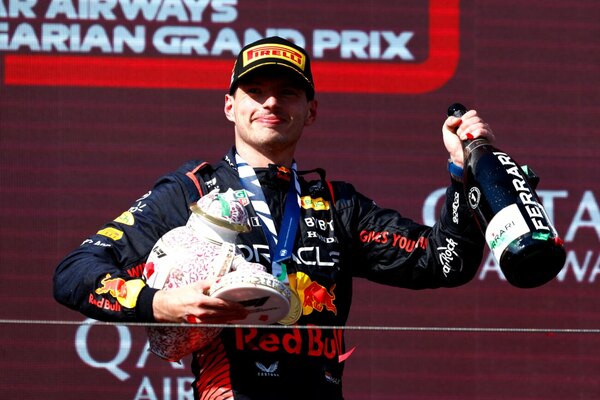 Versus / Verstappen gana en Hungría y Red Bull logra récord de triunfos seguidos