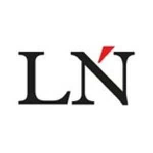 La Nación / Aparatoso accidente arrasó con techo de local de eventos en Lambaré