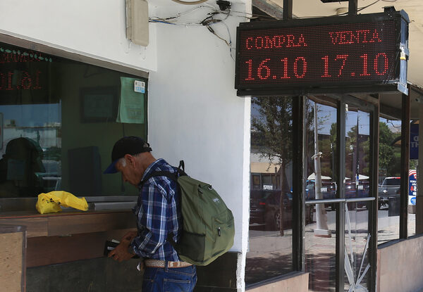 La fortaleza del peso golpea a la economía de la frontera norte de México - MarketData