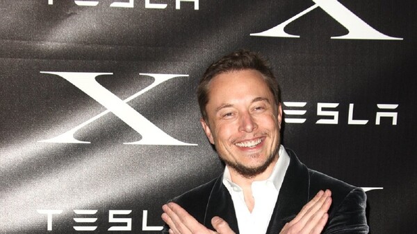 Elon Musk sustituirá el pajarito azul de Twitter por una X
