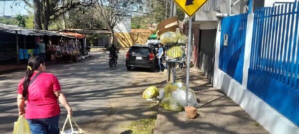 Las calles de Caacupé están atestadas de basuras - Nacionales - ABC Color