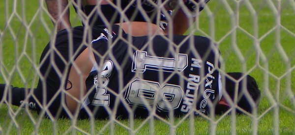 Versus / Matías Rojas salió lesionado, preocupando al mundo Corinthians y a la "Albirroja"