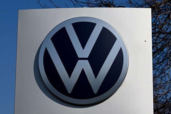 Volkswagen da marcha atrás a su plan para suspender a 800 trabajadores en Brasil - MarketData