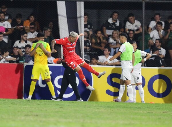 Versus / Ni un "Chiqui" de paz: Nacional amarga la vuelta de Francisco Arce a Olimpia