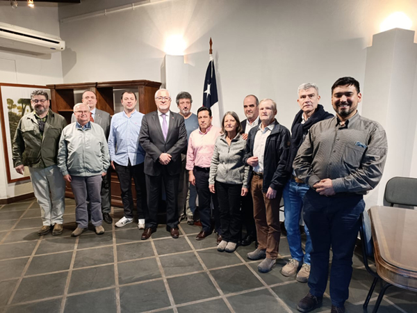 Ganaderos de Coopcarne de Chile conocen experiencia exportadora de carne de Paraguay