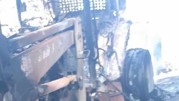 "Dejen de echar árboles", advirtieron y quemaron un tractor en Paso Barreto