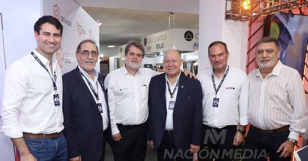 La Nación / Animado brindis de VMA Siderúrgica en el marco de la Expo