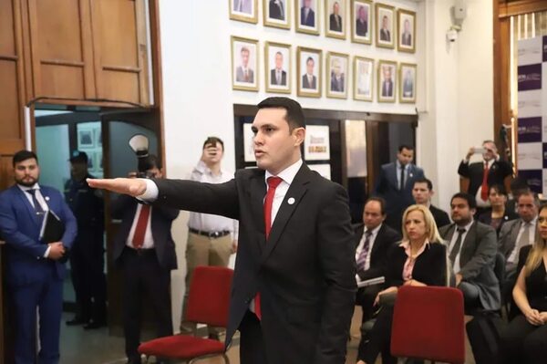 El Presidente del JEM no declara su cuestionado título de abogado a CGR - Política - ABC Color