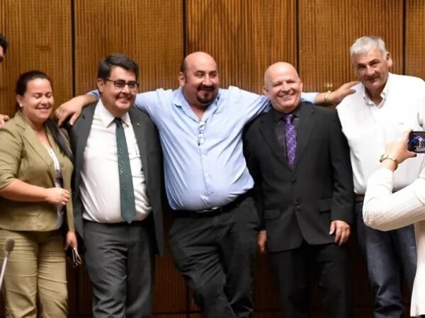 Satélites cartistas no entregaron aún DD.JJ. - Política - ABC Color