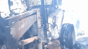 “Dejen de echar árboles”, advirtieron y quemaron un tractor en Paso Barreto - Noticiero Paraguay