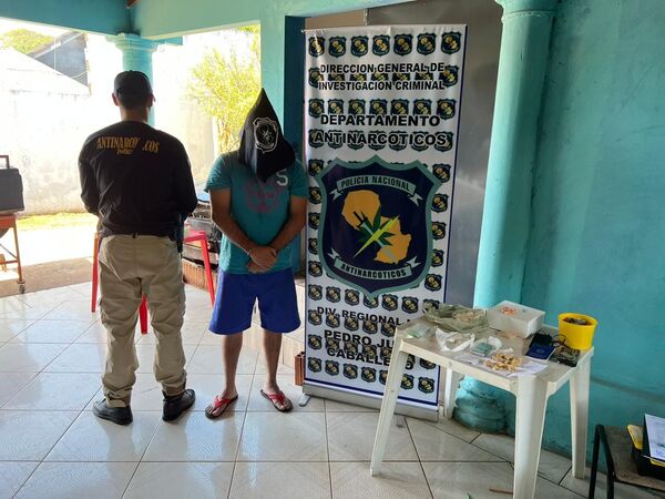 Antinarcóticos allanó una vivienda en el Barrio María Victoria: con una detención, incautación de drogas y otros