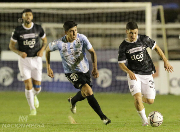 Versus / El campeón Libertad recibe a la combativa Guaireña