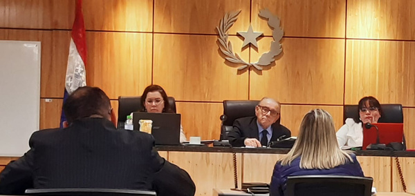 Ínfima condena para mitãrusu tolongo que garroteaba a su madre y hermanitos kuéra - La Clave