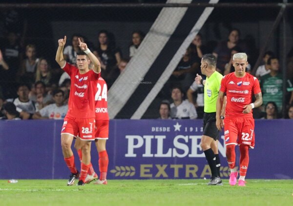 Versus / ¡De Fútbol de Salón! El golazo de Cristhian Ocampo ante Olimpia
