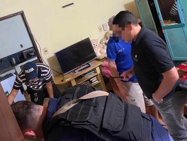 Policía allana casa de presunto asesino de conductor de Bolt · Radio Monumental 1080 AM