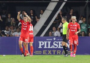 Versus / ¡De Fútbol de Salón! El golazo de Cristhian Ocampos ante Olimpia