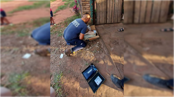 Abandonaron a bebé dentro de una caja de cartón frente a una vivienda