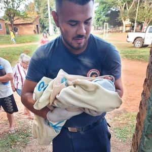Terrible: Abandonan a un bebé en una plaza