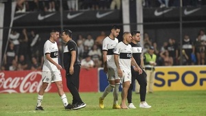 Arce empieza con el pie izquierdo y Olimpia se hunde en el fondo de la tabla - Noticias Paraguay