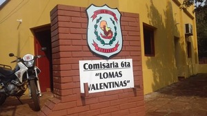 Camioneta de la SENABICO chocó contra una muralla.