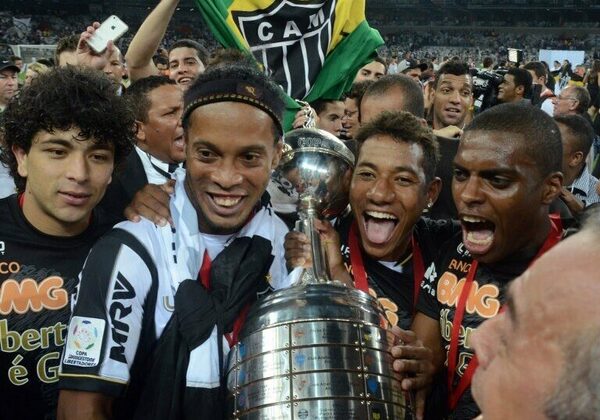 Versus / Ronaldinho y aquel "dulce recuerdo" de la Copa Libertadores 2013