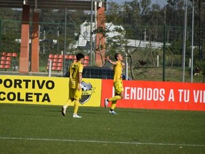 Versus / Recoleta destroza a 3 de Febrero y sigue recortando distancia con el líder