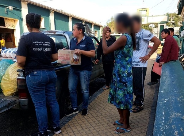 MINNA asistió a las familias que se encuentran frente al INDI